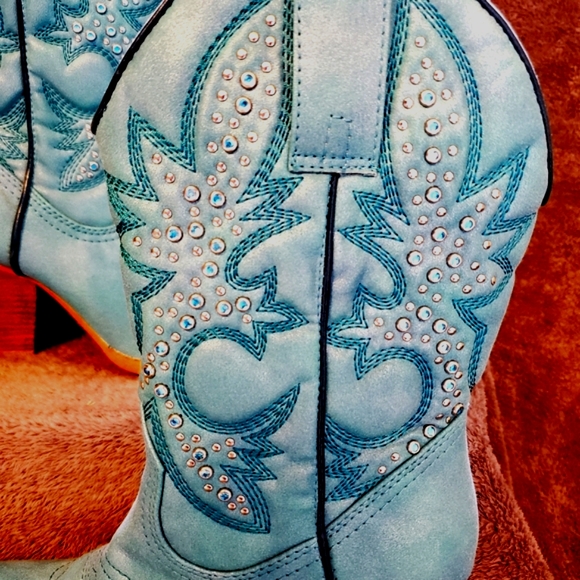 Teal boots - Picture 5 of 5